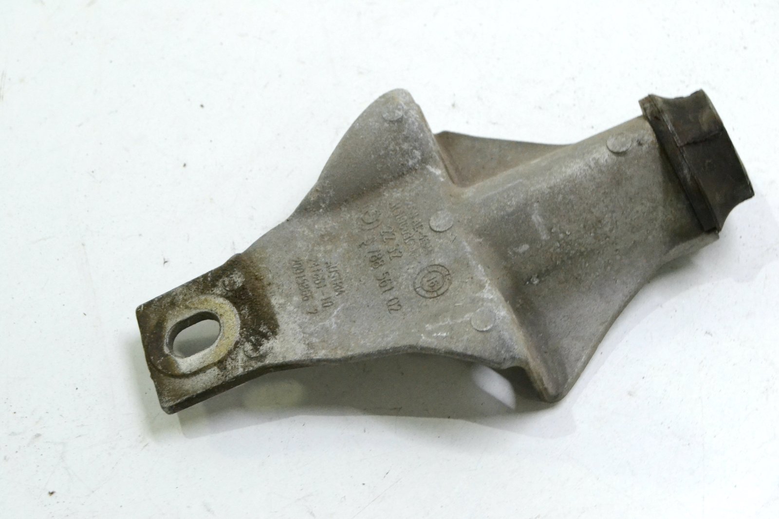 6788561 Кронштейн bmw F10 F07 F01 F06 b47 n57