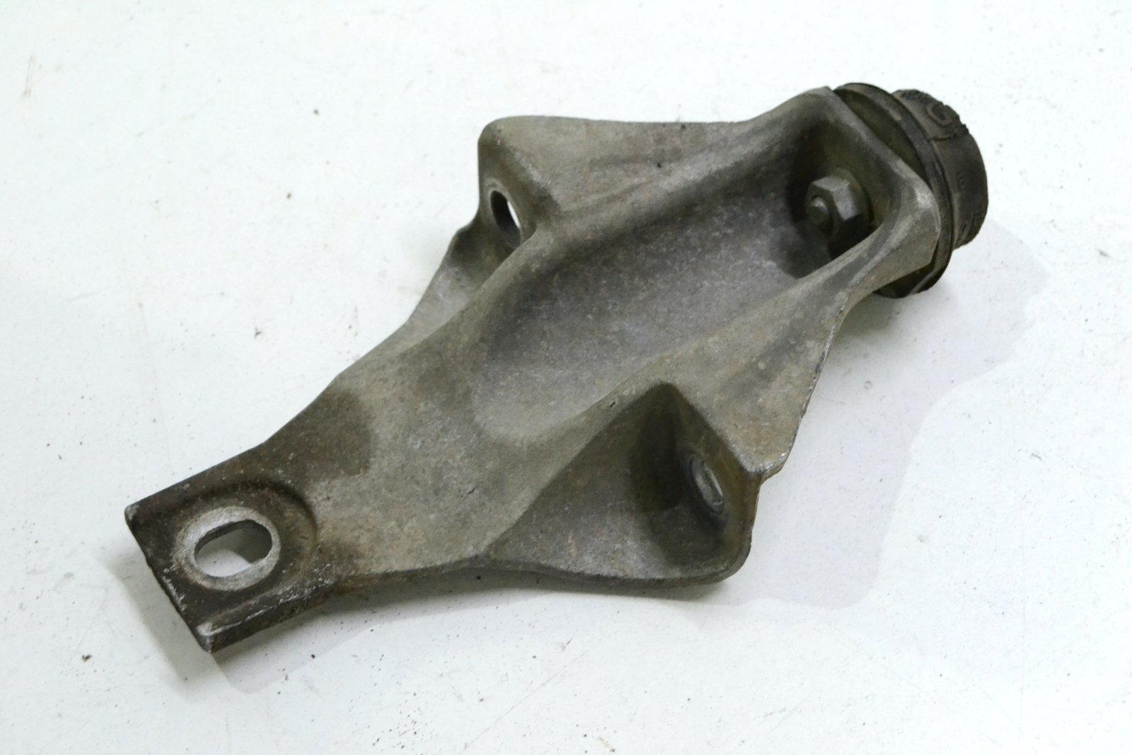 6788561 Кронштейн bmw F10 F07 F01 F06 b47 n57