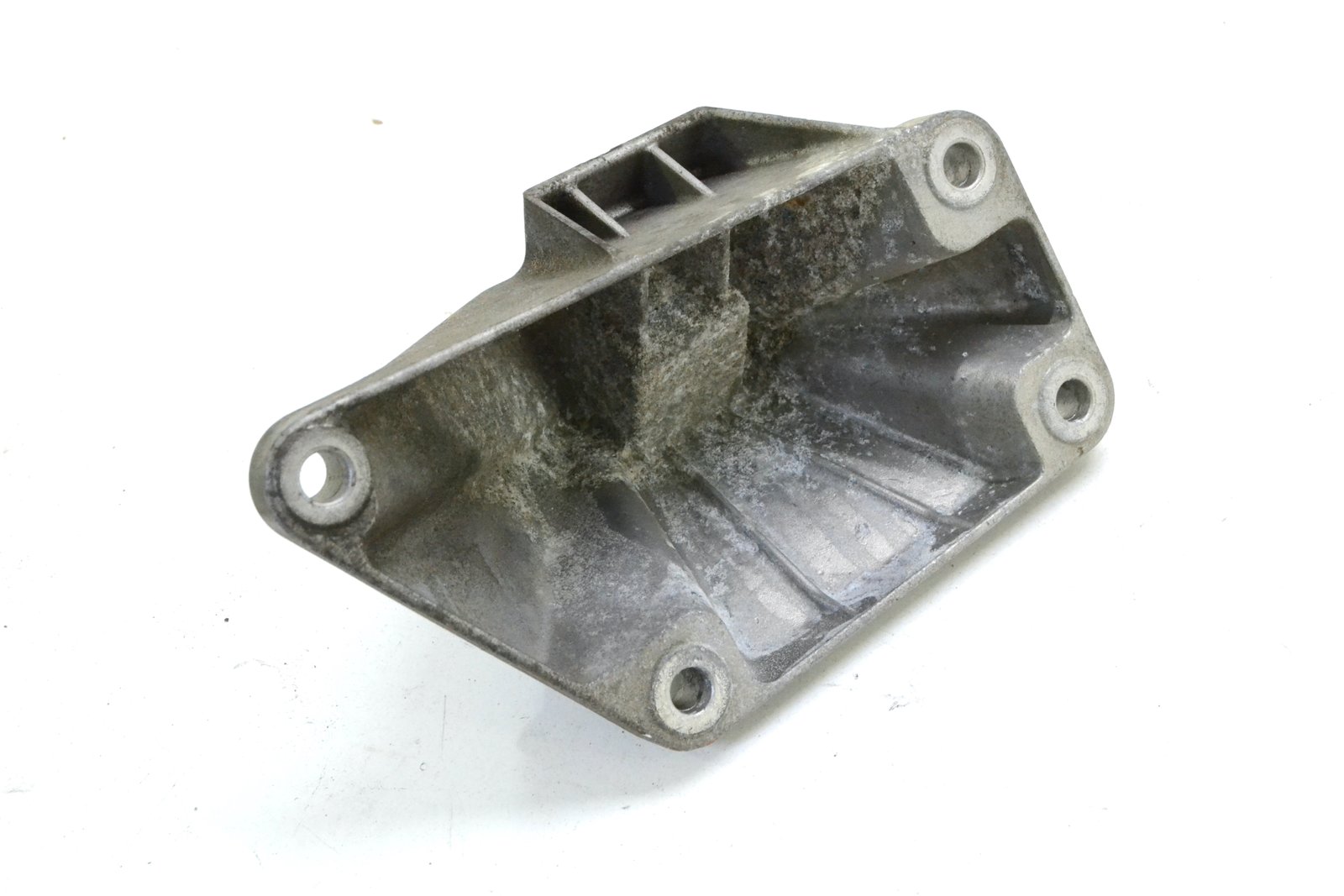 6775903 Кронштейн bmw F07 F01 F12 F10 (n63n) alpina