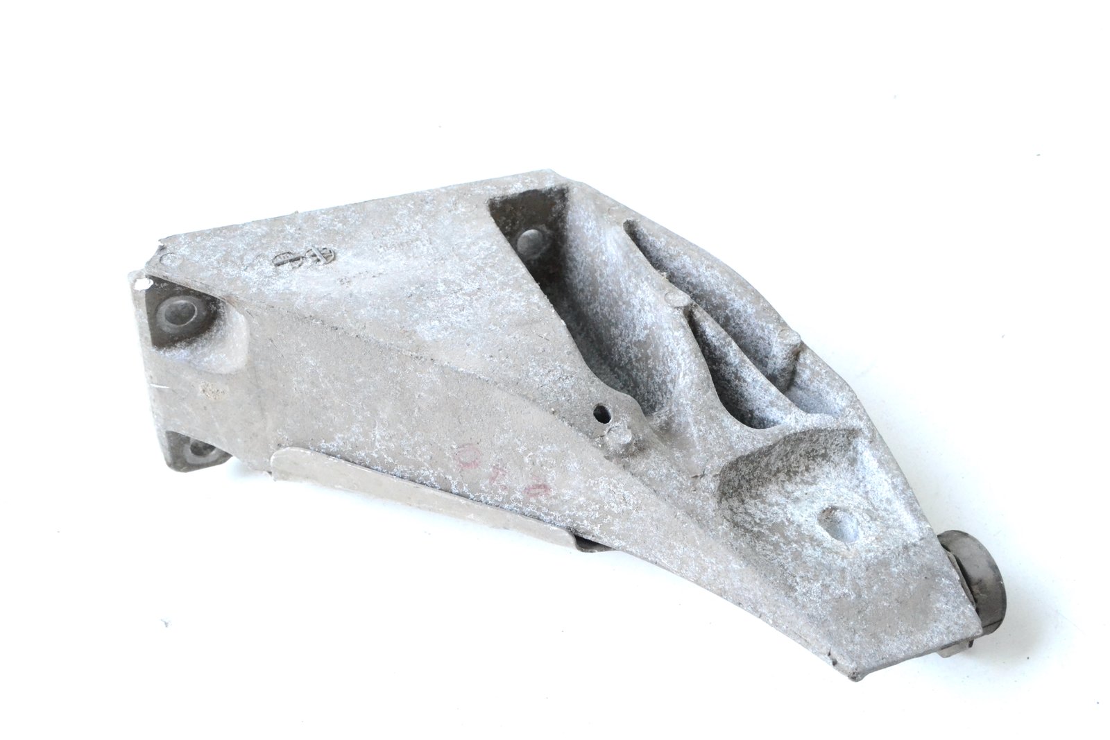 6772680 Кронштейн bmw E70 E71 (m57n2)