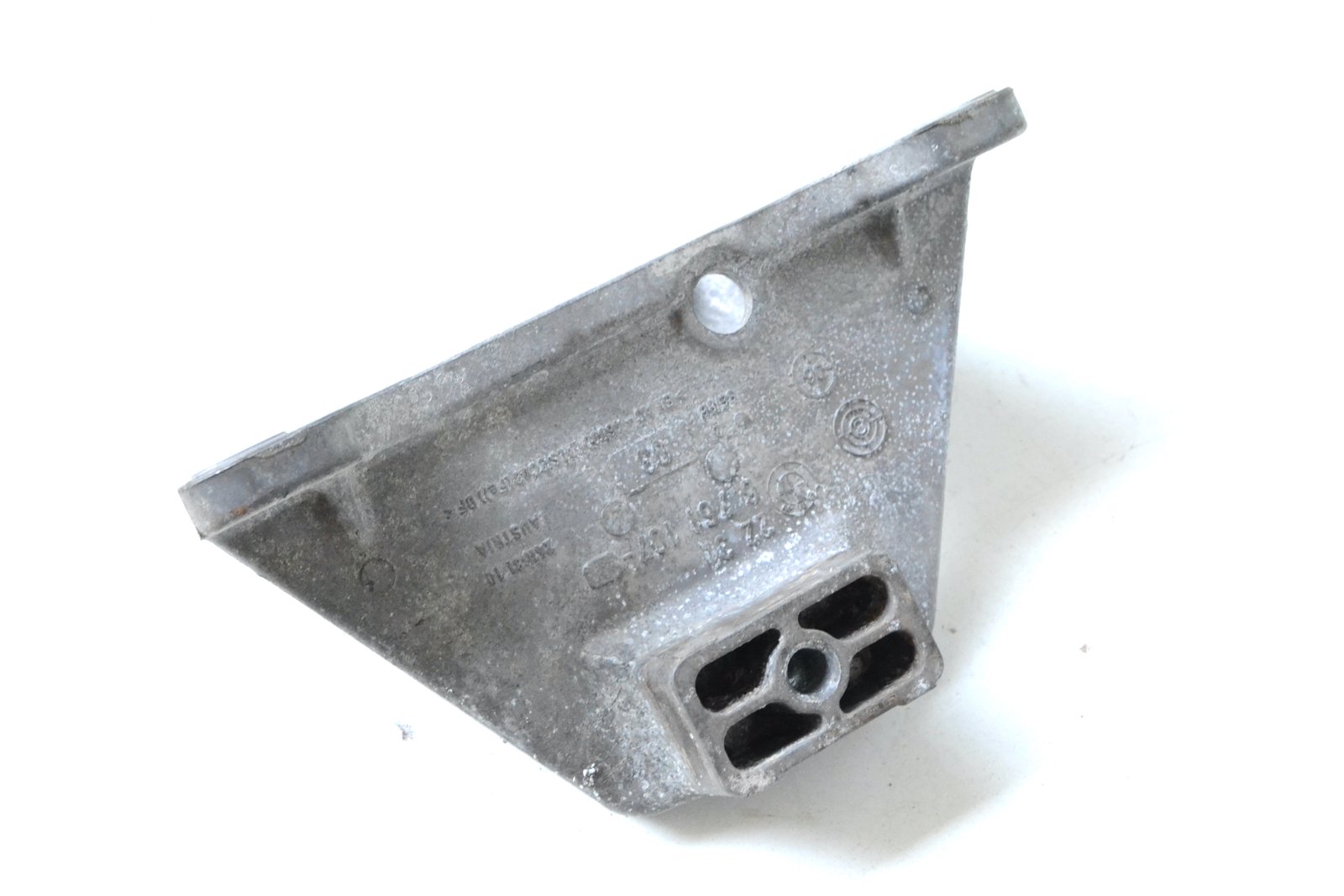 6761107 Кронштейн bmw E64 (m57n2) cabrio