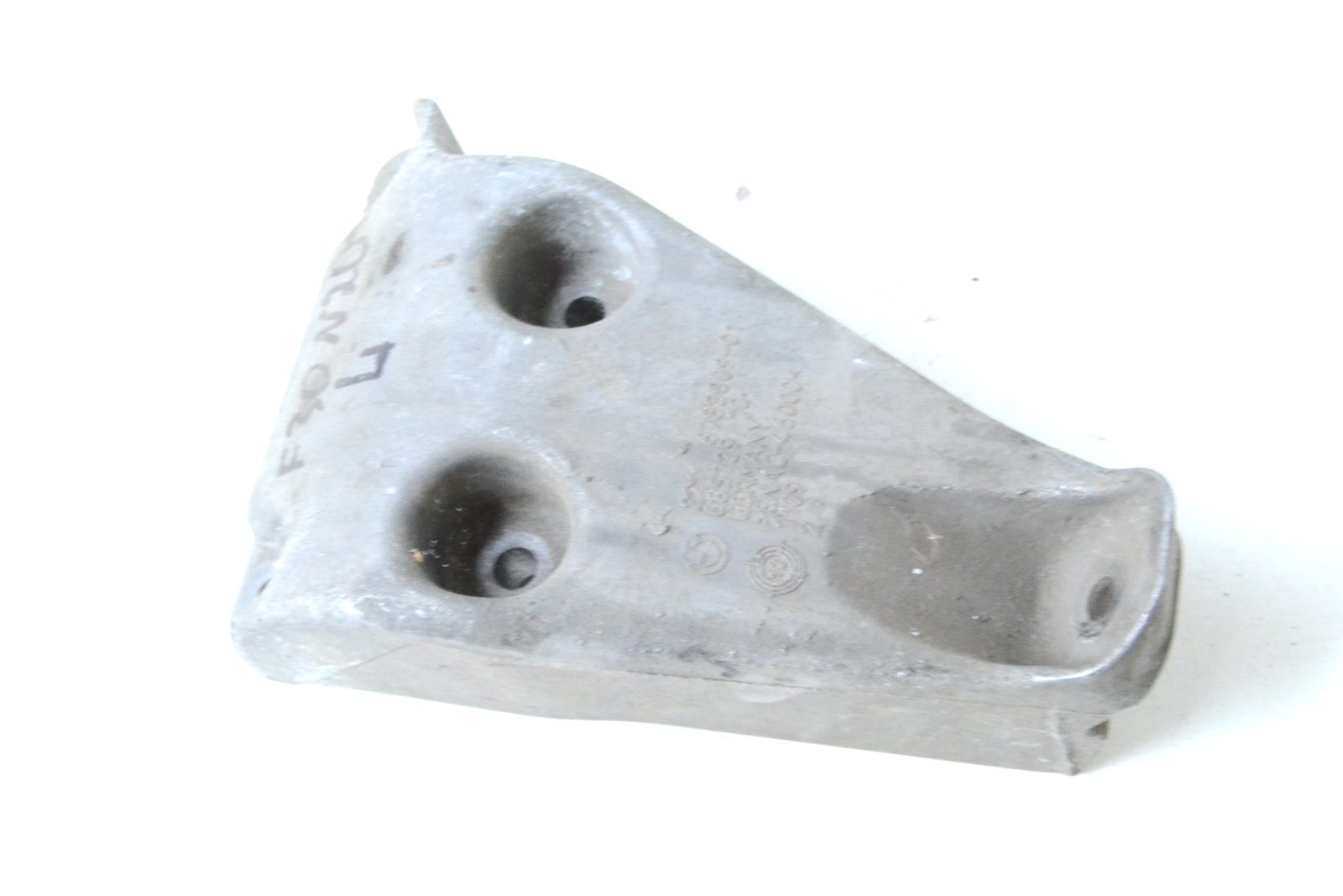 6788609 Кронштейн bmw F20 F30