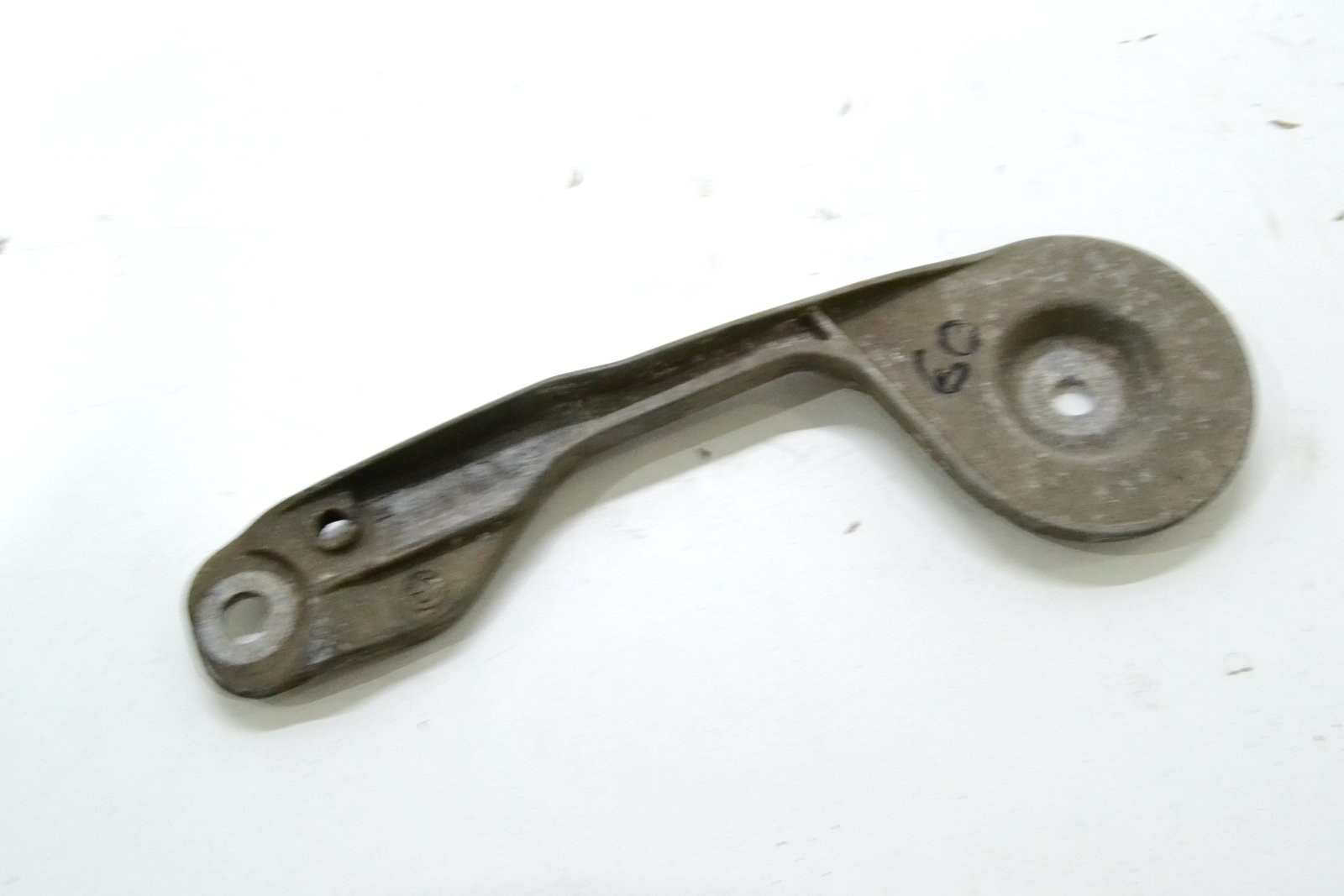 6770980 Кронштейн bmw E70 E71