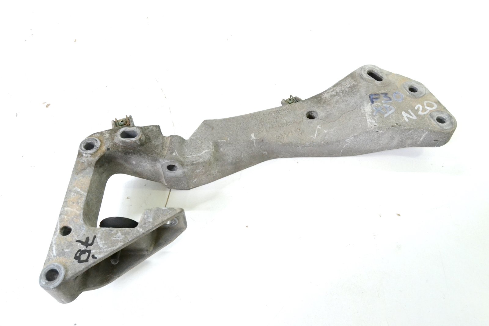 6769281 Кронштейн bmw F20 F30