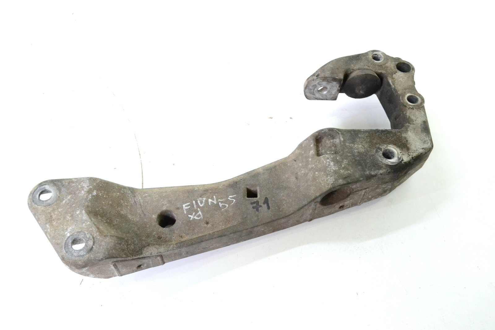 6777615 Кронштейн bmw 