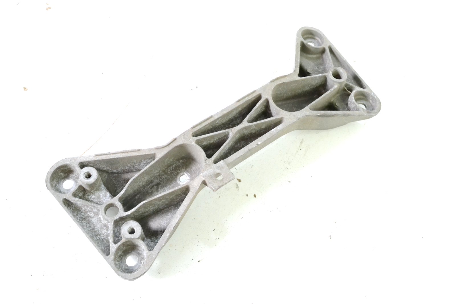 6796605 Кронштейн bmw F32 F33 F36