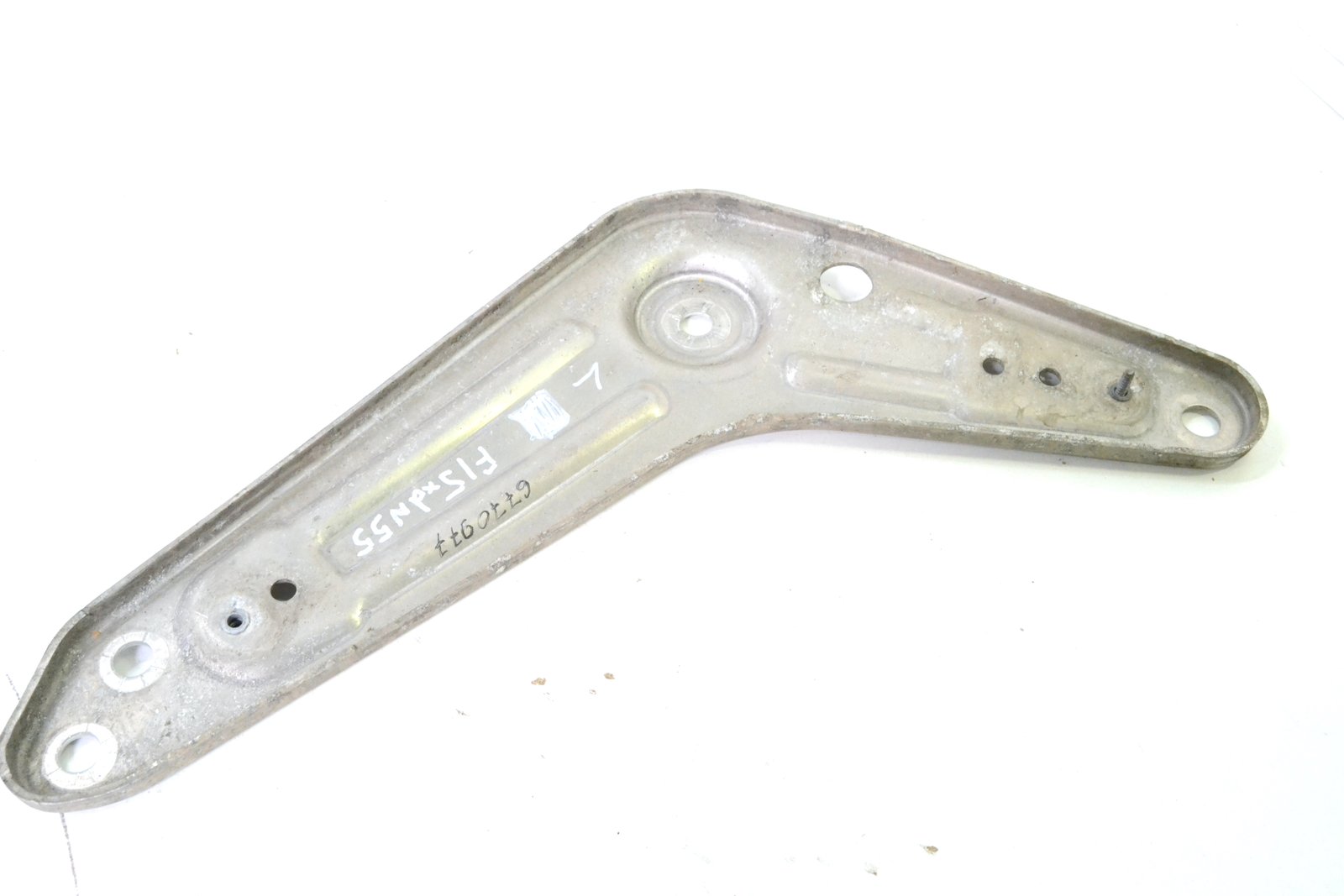 6770977 Кронштейн лівий bmw E70 E71