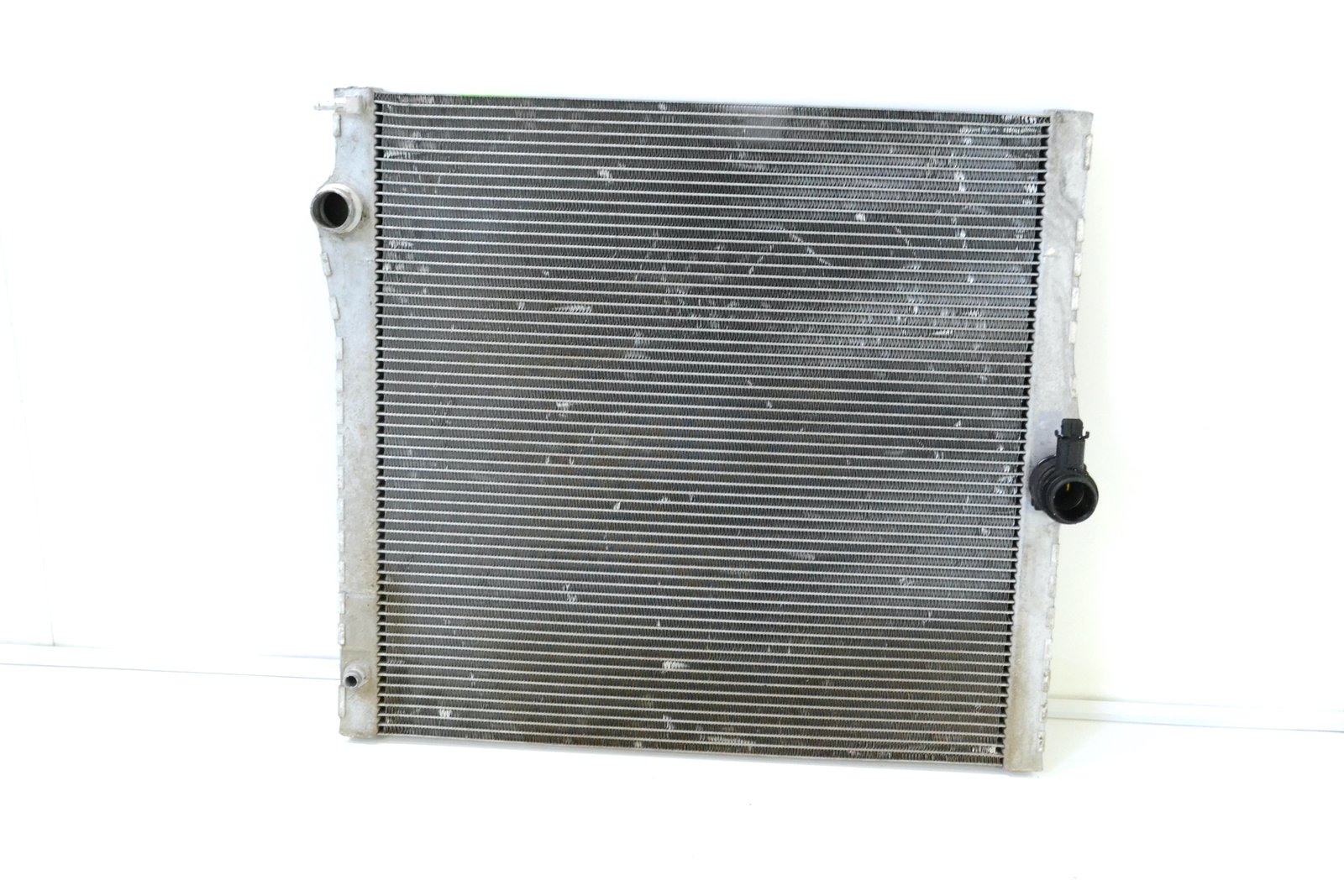 7585036 7533471 Радіатор bmw E70 E71