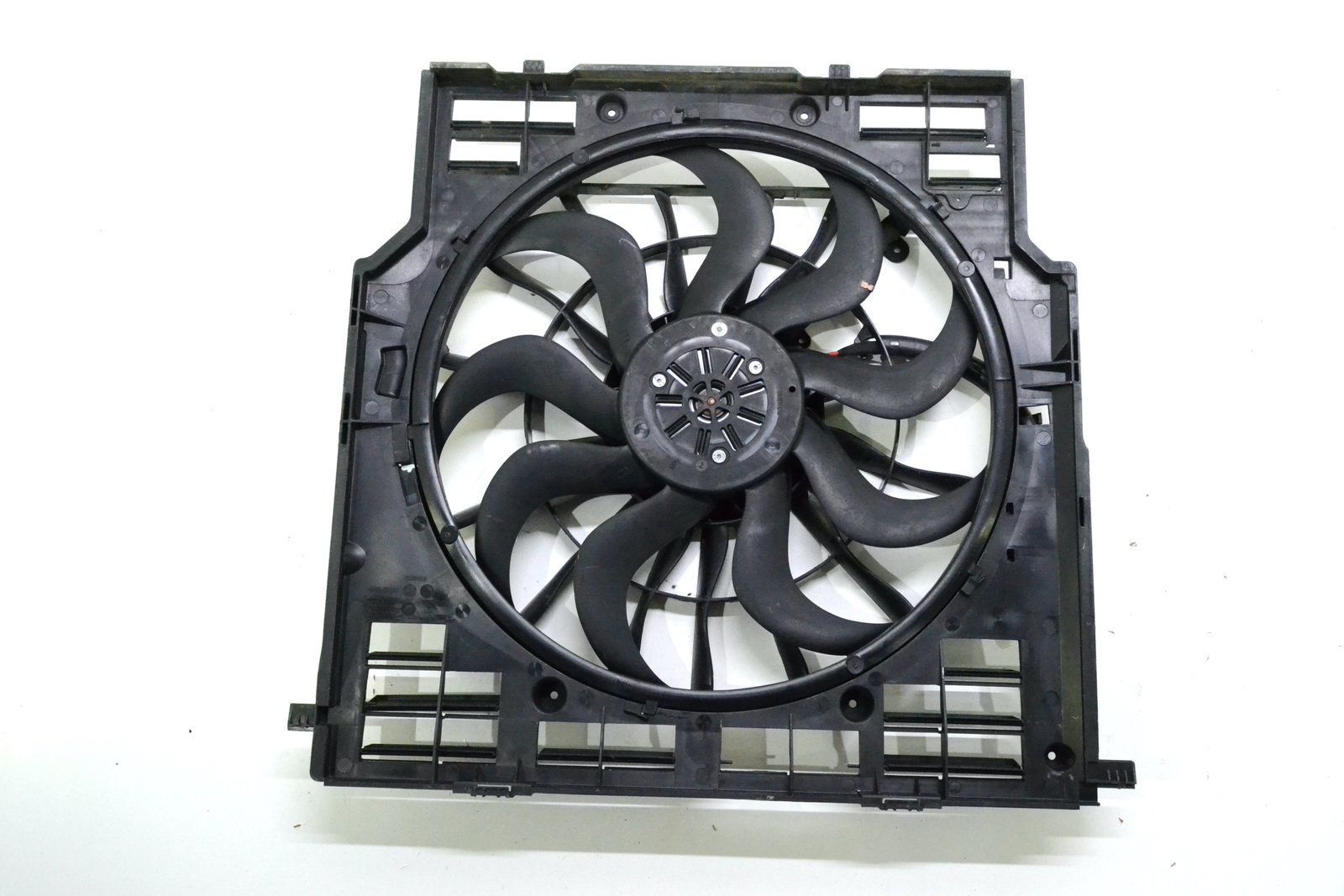 8589042 8686171 Вентилятор bmw G05 G06 (2.0d 3.0d)