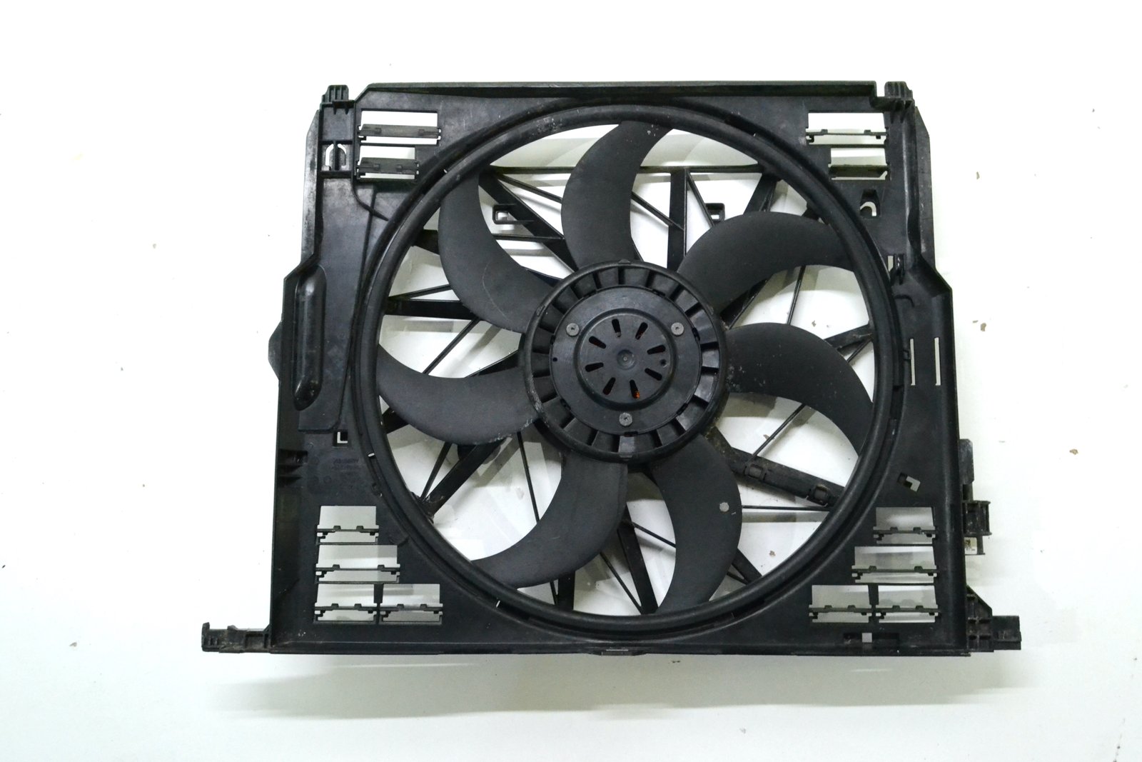 8509740 7589031 Вентилятор bmw F10 F11 520i 520d 525d