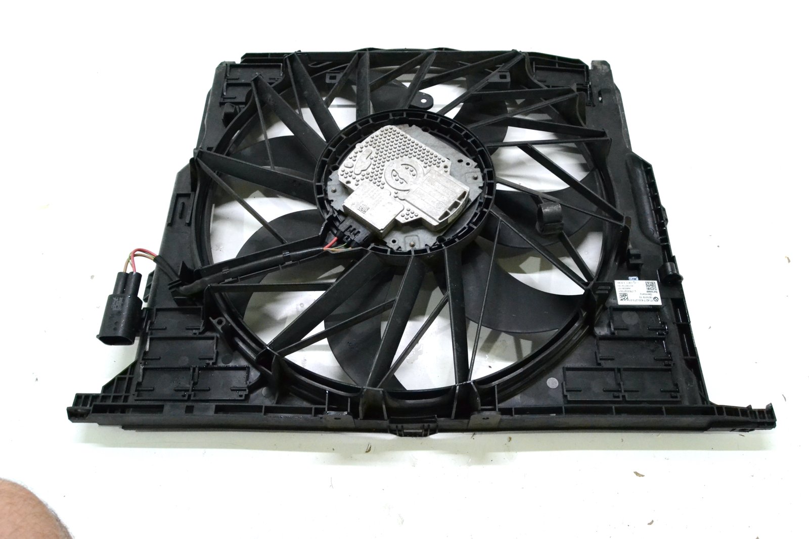7633273 7575258 Вентилятор bmw F10 F11 520d