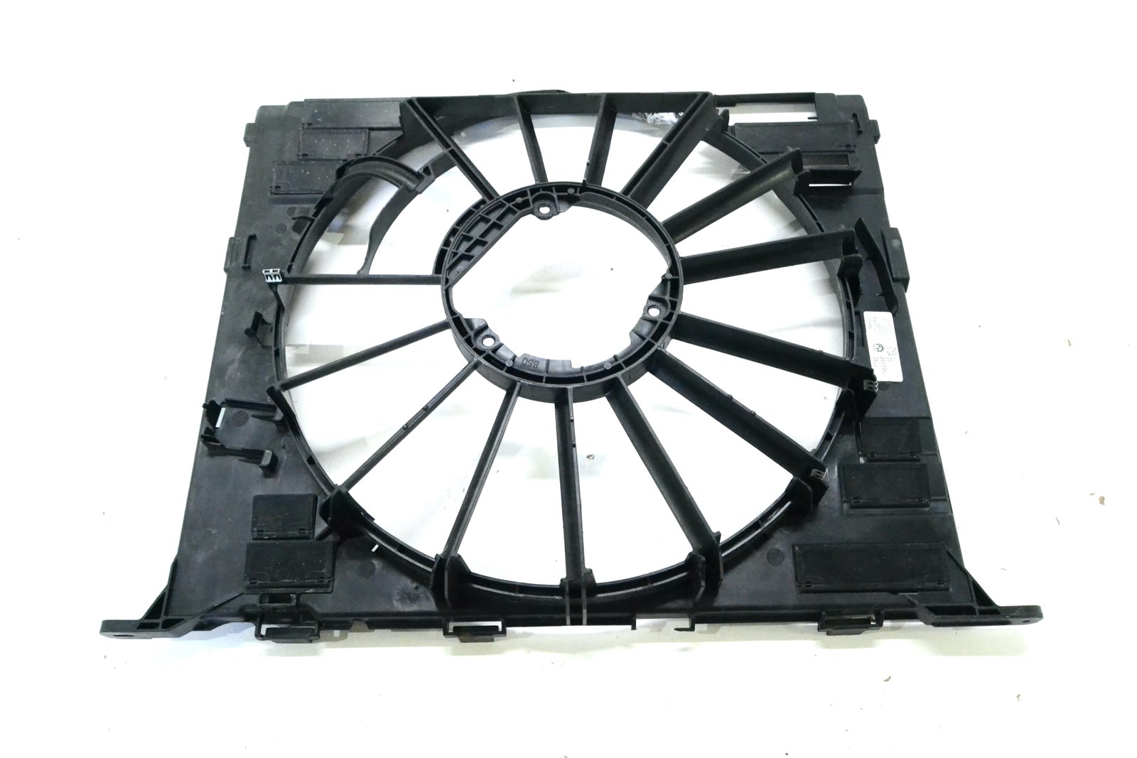 7953399 Корпус bmw G30 G11 G15 дефект