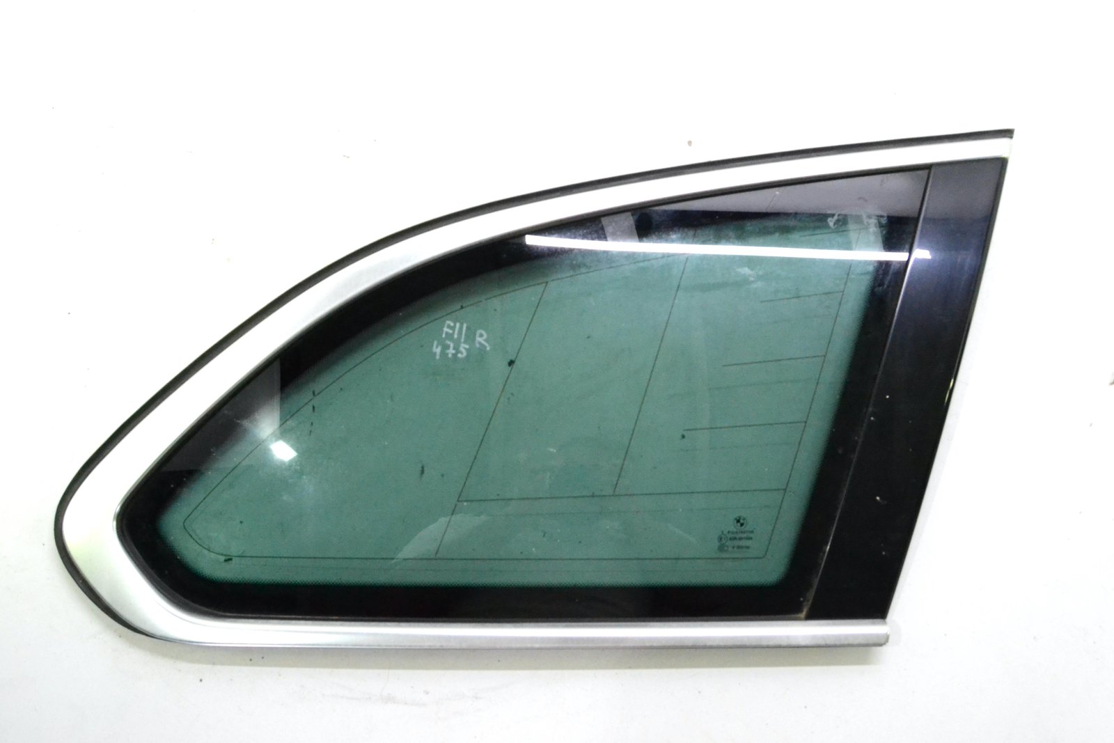 7046272 7392186 Форточка bmw F11 lci