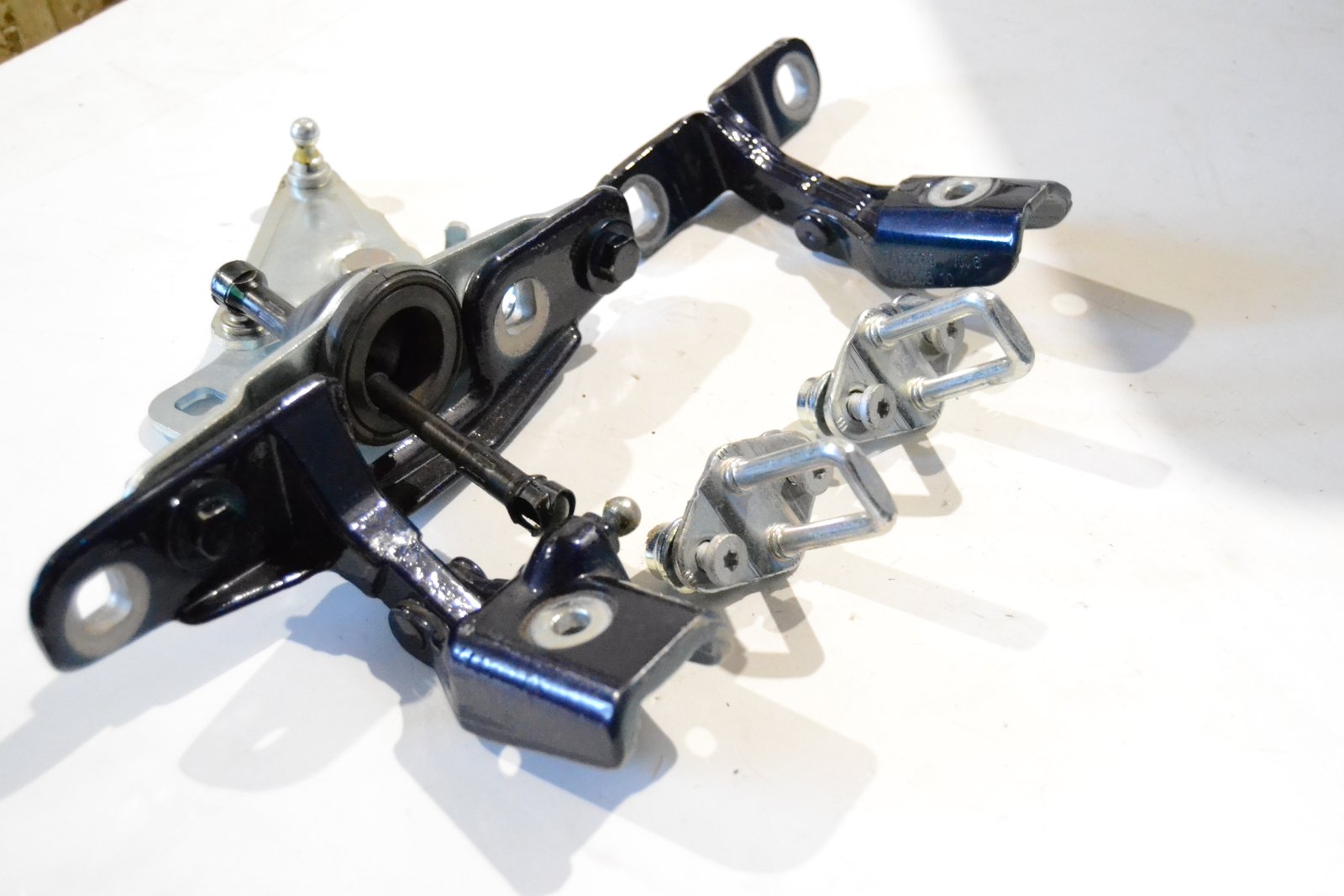 7463529 7461670 Петлі багажника bmw комплект