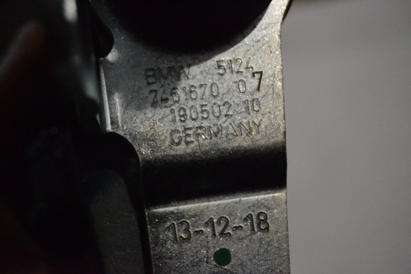7463529 7461670 Петлі багажника bmw комплект