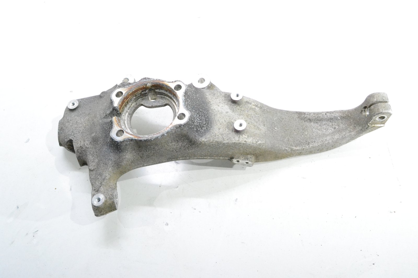 6884382 Цапфа bmw G30 G31 2wd